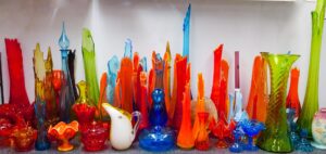 Sold to the Highest Bidder Why Auction Galleries Win Every Time